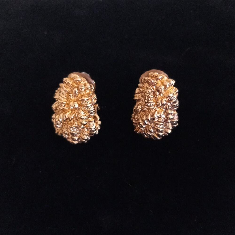 Elegant ST JOHN Vintage Gold-Tone Textured Earrings